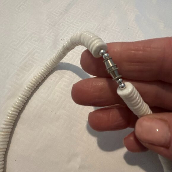 16" Vintage Hawaiian White Puka Shell Neckelace - Picture 3 of 10